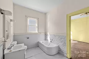 1011 Ashe Ave NW, Lenoir, NC 28645 - Photo 19