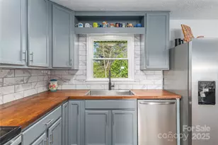 65 Lakeview St, Clyde, NC 28721 - Photo 7