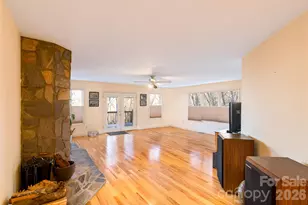 194 Ridgeview Dr, Whittier, NC 28789 - Photo 11