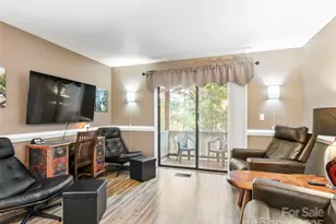 531 Courtwood Ln, Hendersonville, NC 28739 - Photo 3