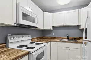 531 Courtwood Ln, Hendersonville, NC 28739 - Photo 7