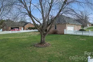 2999 Weatherfield Dr, Lincolnton, NC 28092 - Photo 3