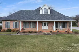 2999 Weatherfield Dr, Lincolnton, NC 28092 - Photo 1