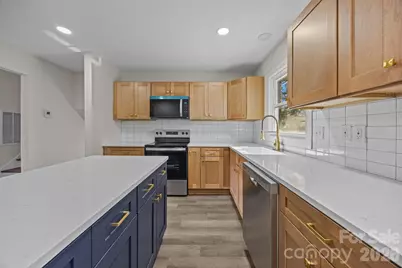 5324 Cheval Place, Charlotte, NC 28205 - Photo 3