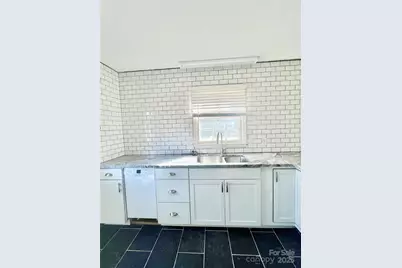 1182 Village Circle, Hickory, NC 28602 - Photo 9