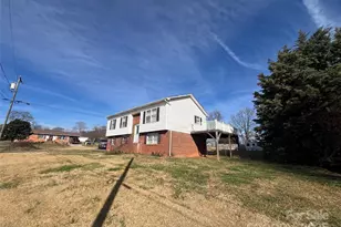 1182 Village Cir, Hickory, NC 28602 - Photo 23