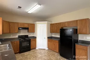 13802 Plowdon Ct, Charlotte, NC 28215 - Photo 9