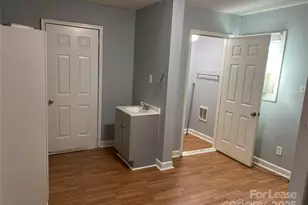 3805 Miriam Dr, Charlotte, NC 28205 - Photo 11