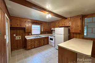 1431 Woodhill Dr, Charlotte, NC 28205 - Photo 5