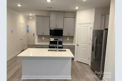 4113 Summit Woods Drive, Charlotte, NC 28216 - Photo 3