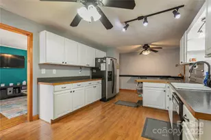 333 Oakview Park Rd, Asheville, NC 28803 - Photo 5