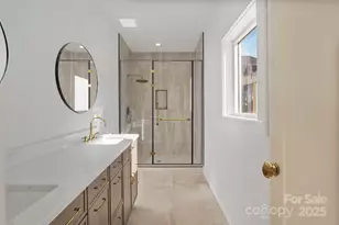 5733 Selkirk Dr, Hickory, NC 28601 - Photo 5