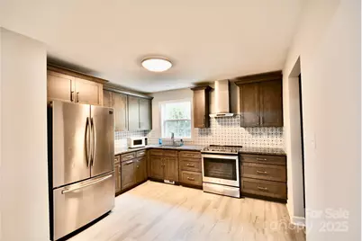 6801 Barrington Drive, Charlotte, NC 28215 - Photo 7