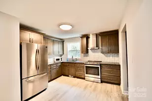 6801 Barrington Dr, Charlotte, NC 28215 - Photo 7