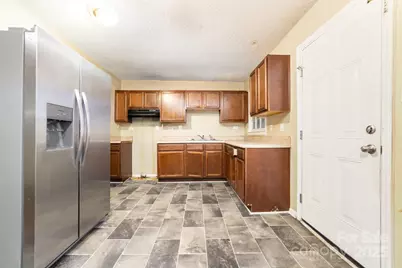 7126 Covecreek Drive, Charlotte, NC 28215 - Photo 5