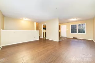 7126 Cove Creek Dr, Charlotte, NC 28215 - Photo 3