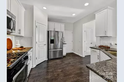 2568 Royal York Avenue, Charlotte, NC 28210 - Photo 11