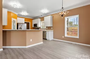 83 Moss Hl Dr, Hendersonville, NC 28792 - Photo 9