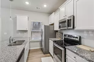 8041 Alderton Ln, Charlotte, NC 28215 - Photo 11