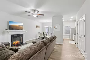 8041 Alderton Ln, Charlotte, NC 28215 - Photo 7