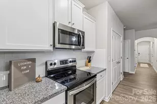 8041 Alderton Ln, Charlotte, NC 28215 - Photo 15