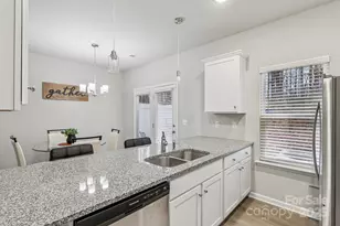 8041 Alderton Ln, Charlotte, NC 28215 - Photo 13