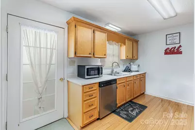 2039 Rocketts Way, Newton, NC 28658 - Photo 9