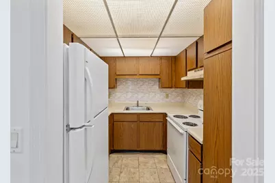 521 Courtwood Lane #7, Hendersonville, NC 28739 - Photo 11