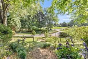 19 Timbers Edge Ln, Fairview, NC 28730 - Photo 3