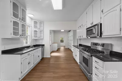 301 W Central Street, Maxton, NC 28364 - Photo 25