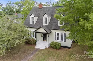 301 W Central St, Maxton, NC 28364 - Photo 1