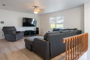 2016 19th Ave Cir NE, Hickory, NC 28601 - Photo 3