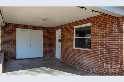 411 20th Avenue NE, Hickory, NC 28601 - Photo 9