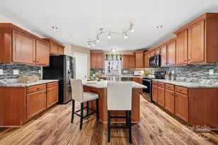 2624 Mt Isle Harbor Dr, Charlotte, NC 28214 - Photo 3
