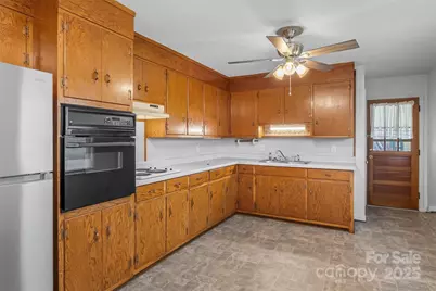 2580 Sweetbriar Circle, Lenoir, NC 28645 - Photo 5