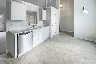 5219 Hedgecrest Pl, Charlotte, NC 28269 - Photo 9