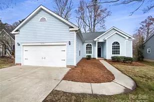 5219 Hedgecrest Pl, Charlotte, NC 28269 - Photo 1