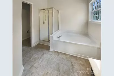 5219 Hedgecrest Place, Charlotte, NC 28269 - Photo 7