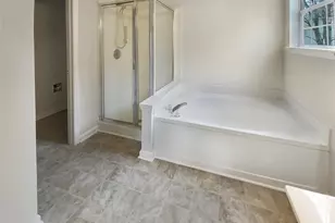 5219 Hedgecrest Pl, Charlotte, NC 28269 - Photo 7