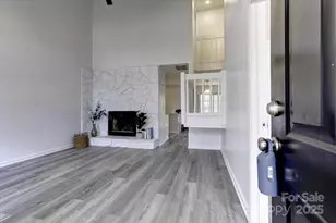 6411 Windsor Gate Ln, Charlotte, NC 28215 - Photo 5