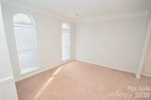 10214 Stoneykirk Ln, Charlotte, NC 28269 - Photo 5