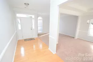 10214 Stoneykirk Ln, Charlotte, NC 28269 - Photo 3