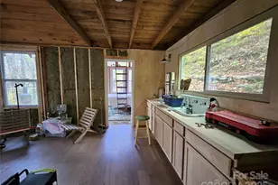 25 Hollow Log Rd, Burnsville, NC 28714 - Photo 21