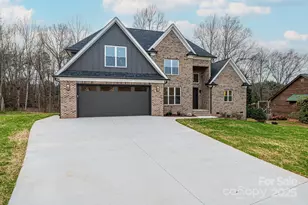 1328 33rd Ave Dr NE, Hickory, NC 28601 - Photo 1