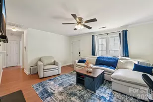 6025 Crape Myrtle Ln, Charlotte, NC 28216 - Photo 3