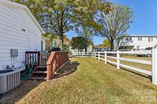 6025 Crape Myrtle Ln, Charlotte, NC 28216 - Photo 17