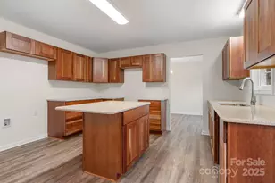 3723 Franklin Ct, Newton, NC 28658 - Photo 21