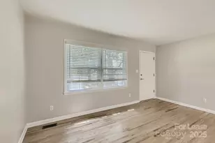 400 Vinecrest Dr, Matthews, NC 28105 - Photo 7