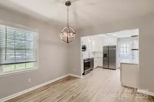 400 Vinecrest Dr, Matthews, NC 28105 - Photo 9