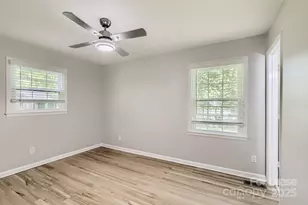 400 Vinecrest Dr, Matthews, NC 28105 - Photo 15